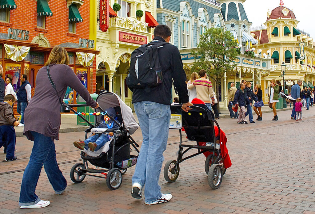 save money at Disney World by getting deals on strollers