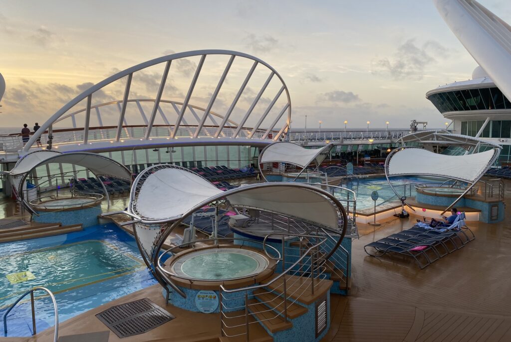 enchantment of the seas hot tubs