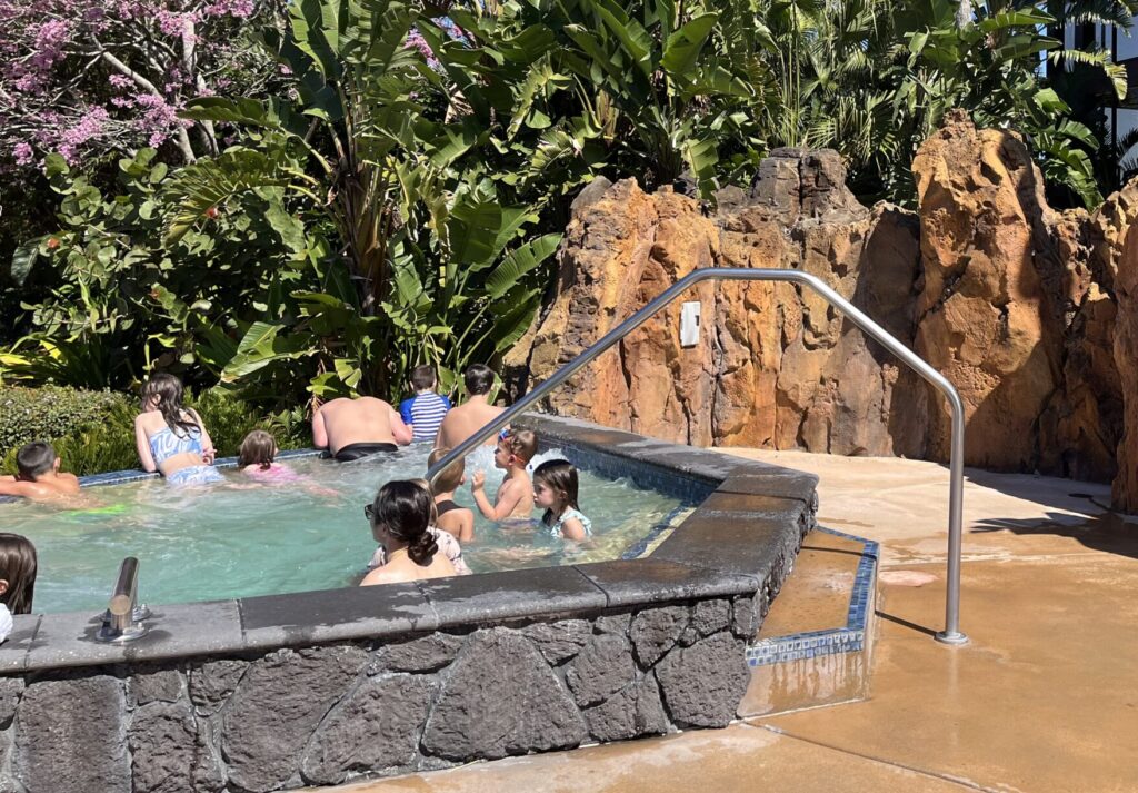 hot tubs at disneys polynesian resort