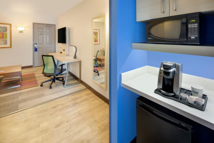 Holiday Inn Express and Suites - Kitchenette