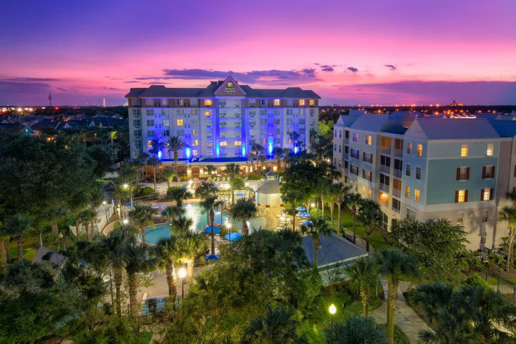 Holiday Inn Express and Suites - Nighttime