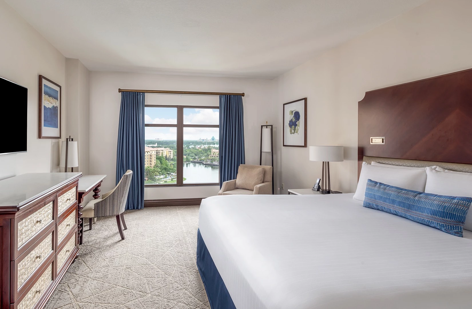 Wyndham Grand Orlando - Bedroom - Wyndham Hotels near Disney World